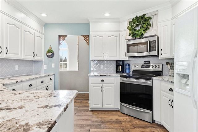 3229 W Mcclernon Street, Springfield, MO 65803