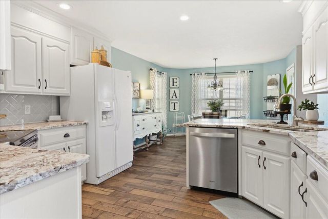 3229 W Mcclernon Street, Springfield, MO 65803