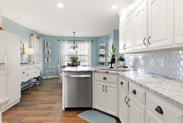 3229 W Mcclernon Street, Springfield, MO 65803