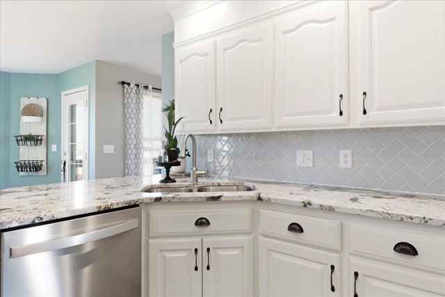 3229 W Mcclernon Street, Springfield, MO 65803