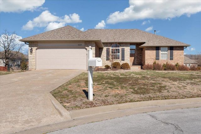 3229 W Mcclernon Street, Springfield, MO 65803