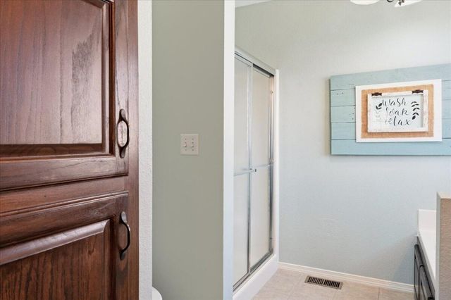 3229 W Mcclernon Street, Springfield, MO 65803