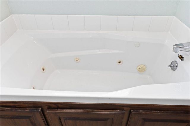 3229 W Mcclernon Street, Springfield, MO 65803