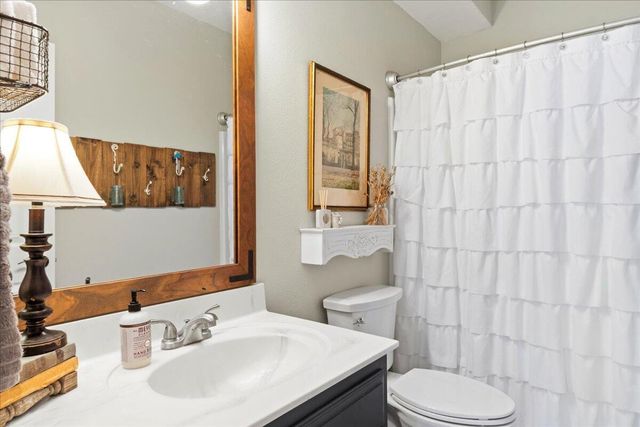 3229 W Mcclernon Street, Springfield, MO 65803