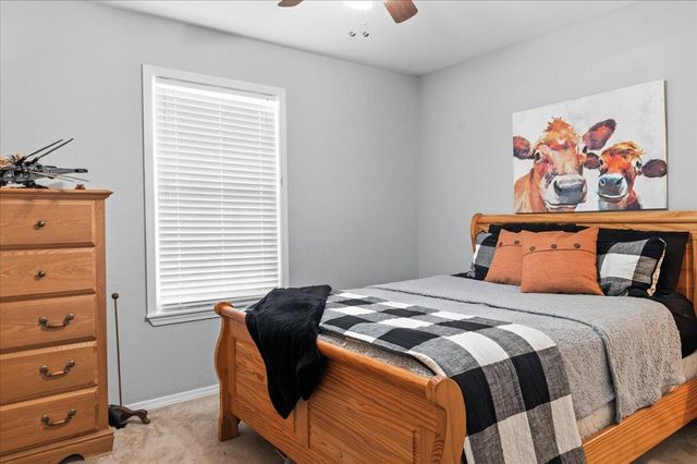 3229 W Mcclernon Street, Springfield, MO 65803