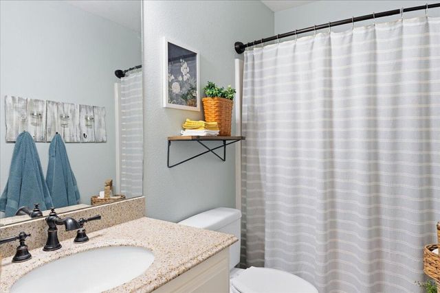 3229 W Mcclernon Street, Springfield, MO 65803