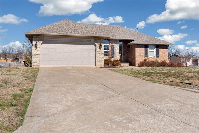 3229 W Mcclernon Street, Springfield, MO 65803