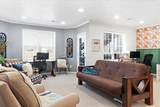 3229 W Mcclernon Street, Springfield, MO 65803