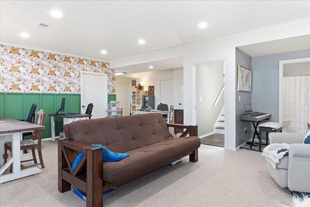 3229 W Mcclernon Street, Springfield, MO 65803