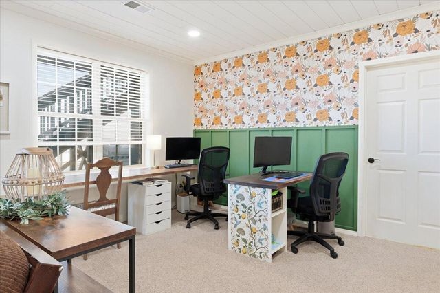 3229 W Mcclernon Street, Springfield, MO 65803