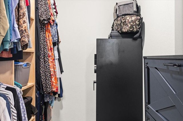 3229 W Mcclernon Street, Springfield, MO 65803