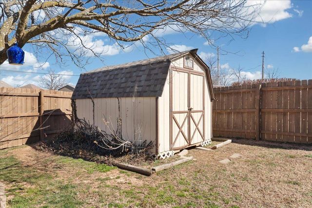 3229 W Mcclernon Street, Springfield, MO 65803