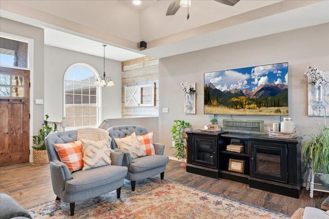 3229 W Mcclernon Street, Springfield, MO 65803