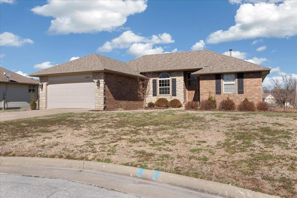 3229 W Mcclernon Street, Springfield, MO 65803