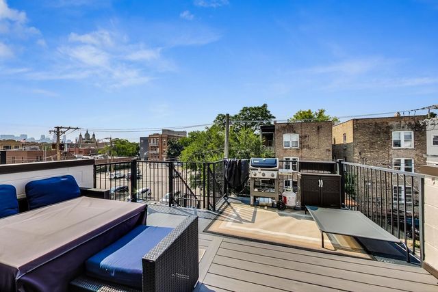 2429 W Augusta Boulevard 3, Chicago, IL 60622