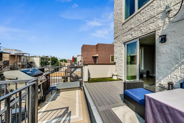 2429 W Augusta Boulevard 3, Chicago, IL 60622