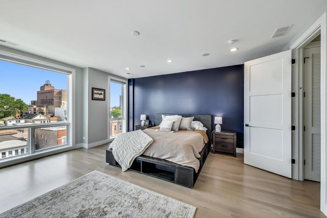 2429 W Augusta Boulevard 3, Chicago, IL 60622