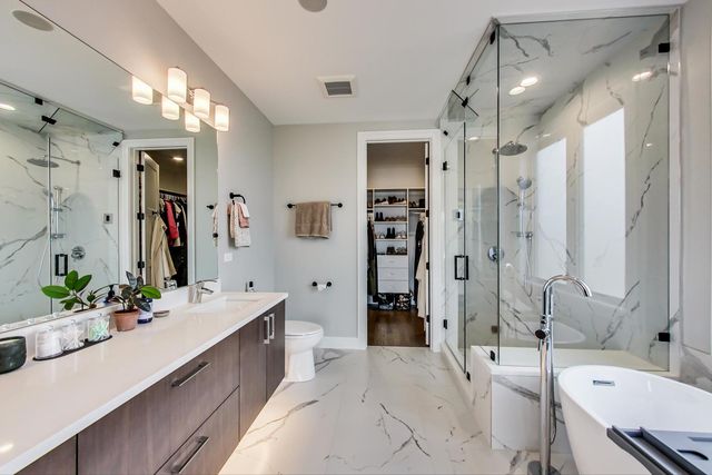 2429 W Augusta Boulevard 3, Chicago, IL 60622