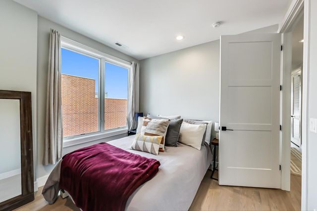 2429 W Augusta Boulevard 3, Chicago, IL 60622