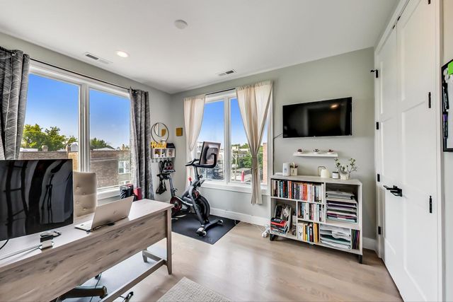 2429 W Augusta Boulevard 3, Chicago, IL 60622