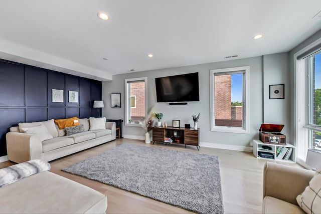 2429 W Augusta Boulevard 3, Chicago, IL 60622