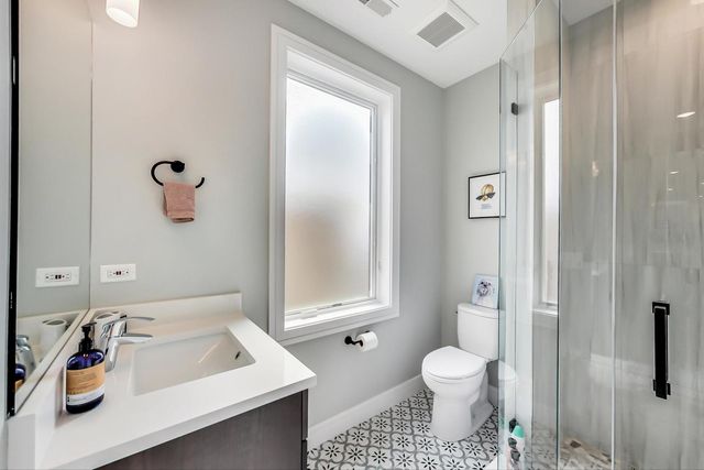 2429 W Augusta Boulevard 3, Chicago, IL 60622