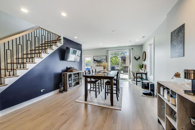 2429 W Augusta Boulevard 3, Chicago, IL 60622