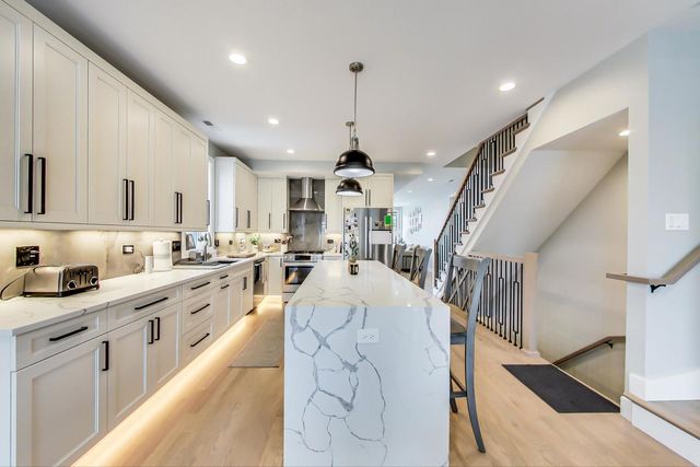 2429 W Augusta Boulevard 3, Chicago, IL 60622