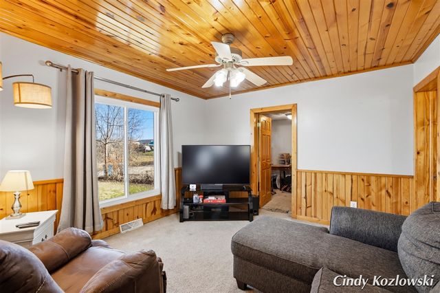 283 S Jones Street, Grant, MI 49327