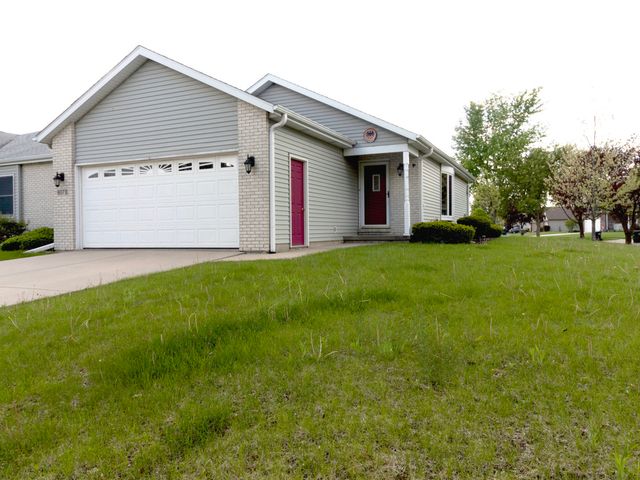 607 Flanagan Drive B, Minooka, IL 60447