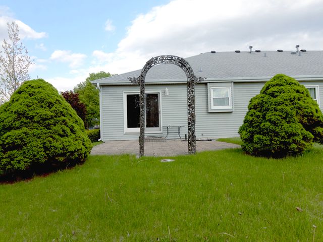 607 Flanagan Drive B, Minooka, IL 60447