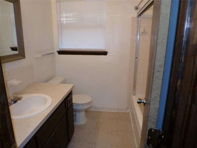 1049 NW 22nd Street, Moore, OK 73160