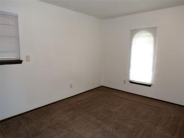 1049 NW 22nd Street, Moore, OK 73160