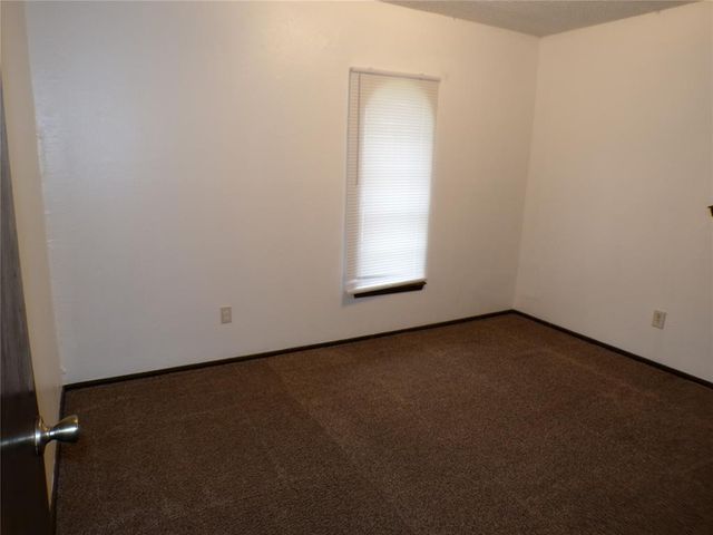 1049 NW 22nd Street, Moore, OK 73160