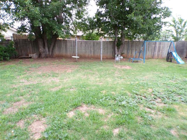 1049 NW 22nd Street, Moore, OK 73160
