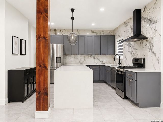 8610 Cantua Crk, Helotes, TX 78023