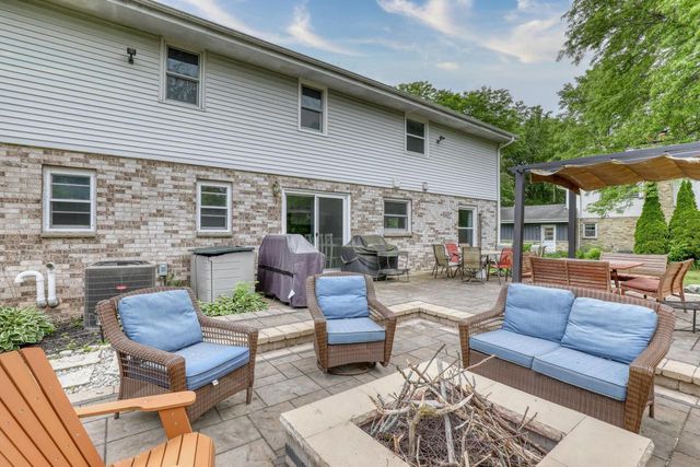820 W Clovernook LANE, Glendale, WI 53217