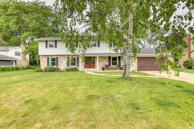 820 W Clovernook LANE, Glendale, WI 53217