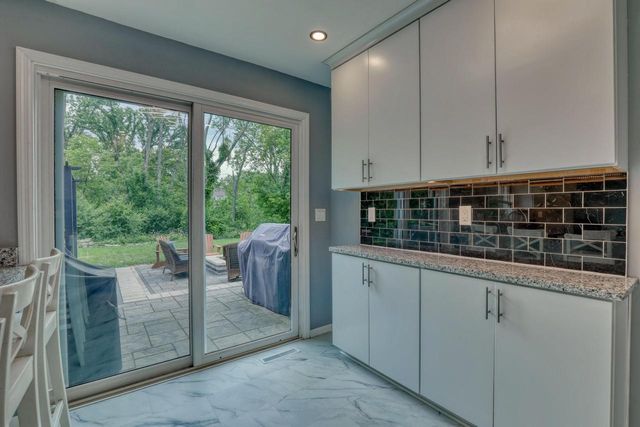 820 W Clovernook LANE, Glendale, WI 53217