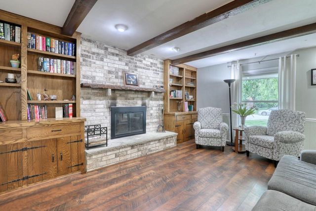 820 W Clovernook LANE, Glendale, WI 53217