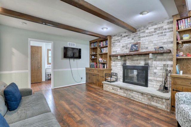 820 W Clovernook LANE, Glendale, WI 53217