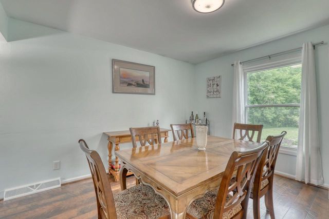 820 W Clovernook LANE, Glendale, WI 53217