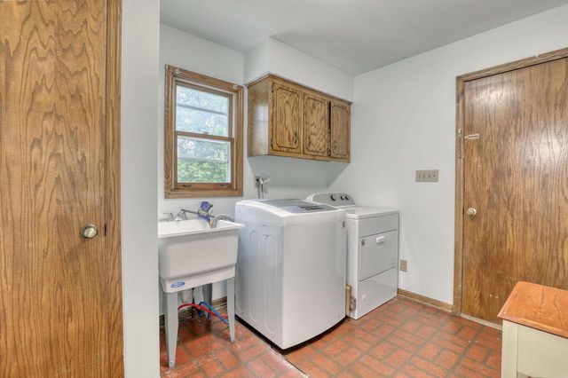 820 W Clovernook LANE, Glendale, WI 53217
