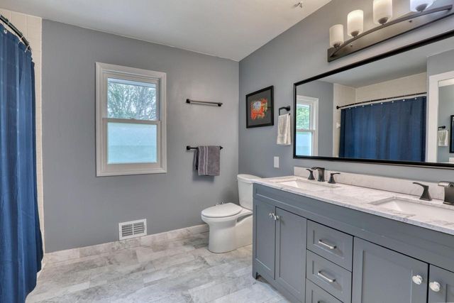 820 W Clovernook LANE, Glendale, WI 53217
