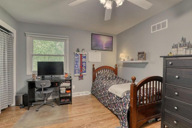 820 W Clovernook LANE, Glendale, WI 53217