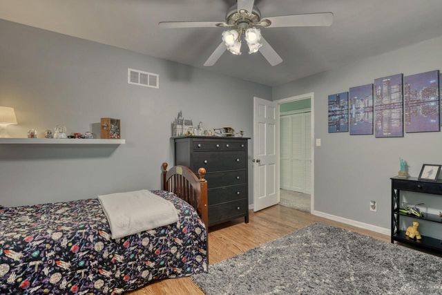 820 W Clovernook LANE, Glendale, WI 53217
