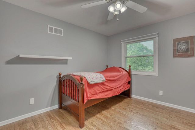 820 W Clovernook LANE, Glendale, WI 53217