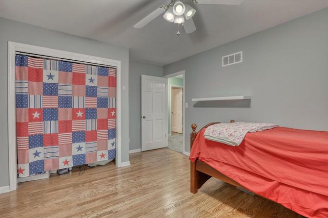 820 W Clovernook LANE, Glendale, WI 53217