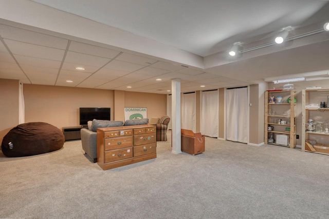 820 W Clovernook LANE, Glendale, WI 53217