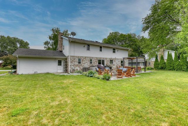 820 W Clovernook LANE, Glendale, WI 53217